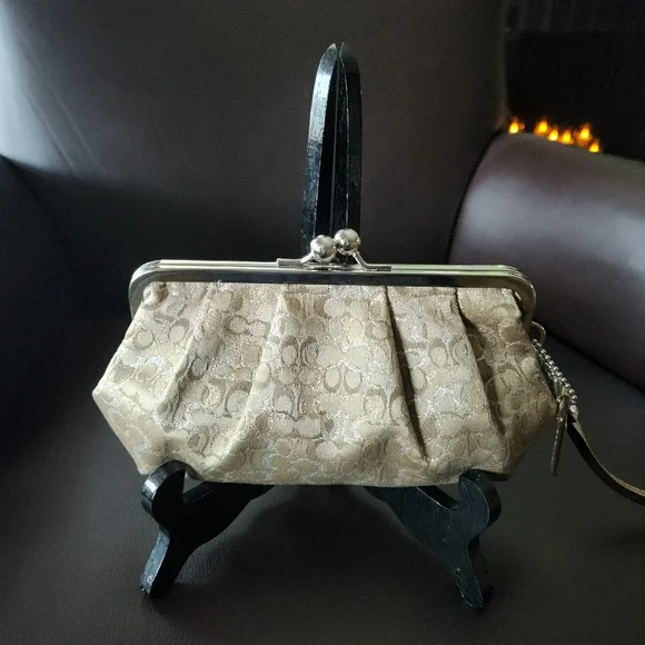 NWOT Coach Gold & Silver Optic Signature Metallic Kisslock Clutch Wristlet - Picture 3 of 15
